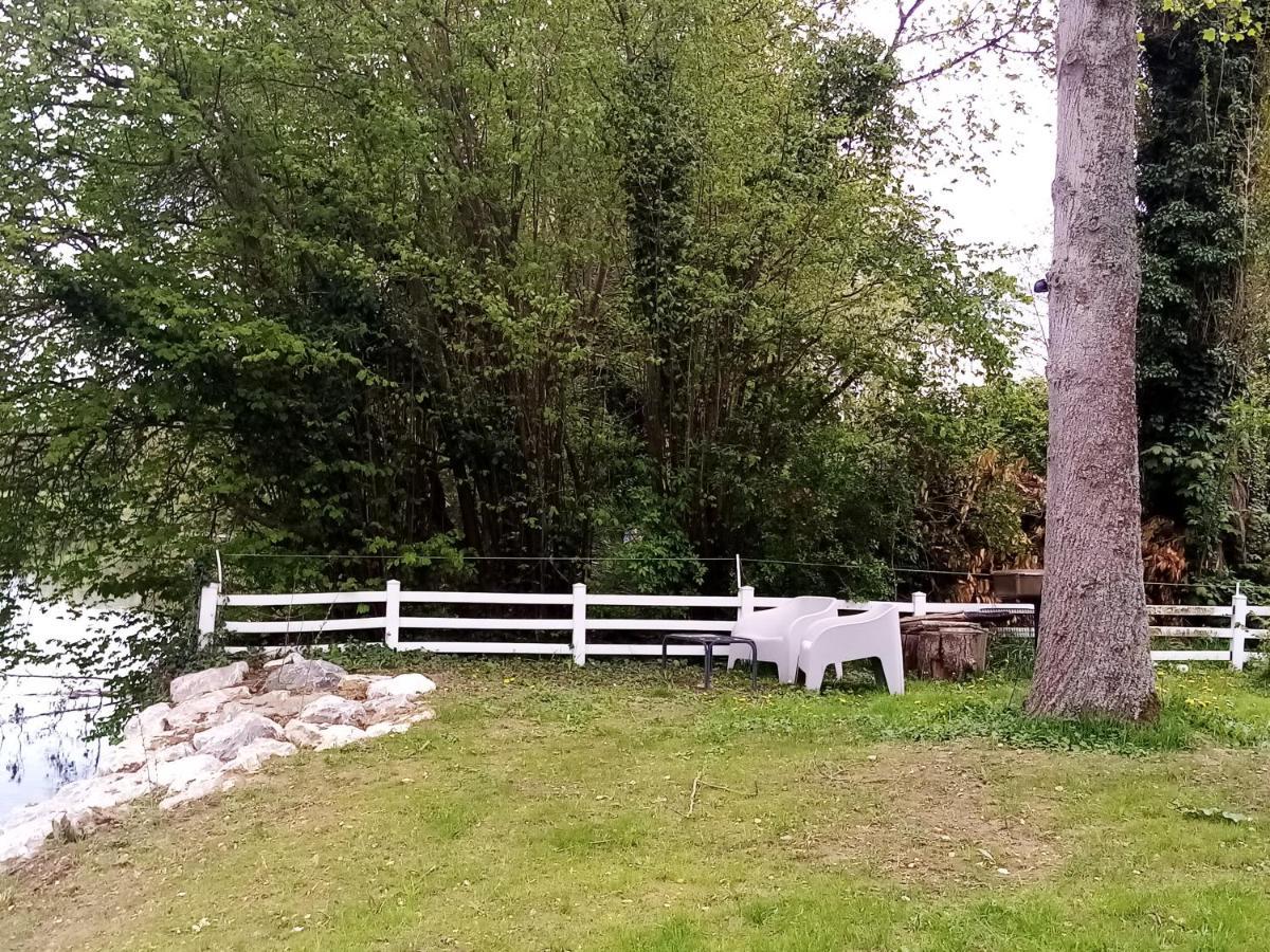 Havre De Paix Au Bords De L'Eure - Divers Hebergements Garennes-sur-Eure Bagian luar foto