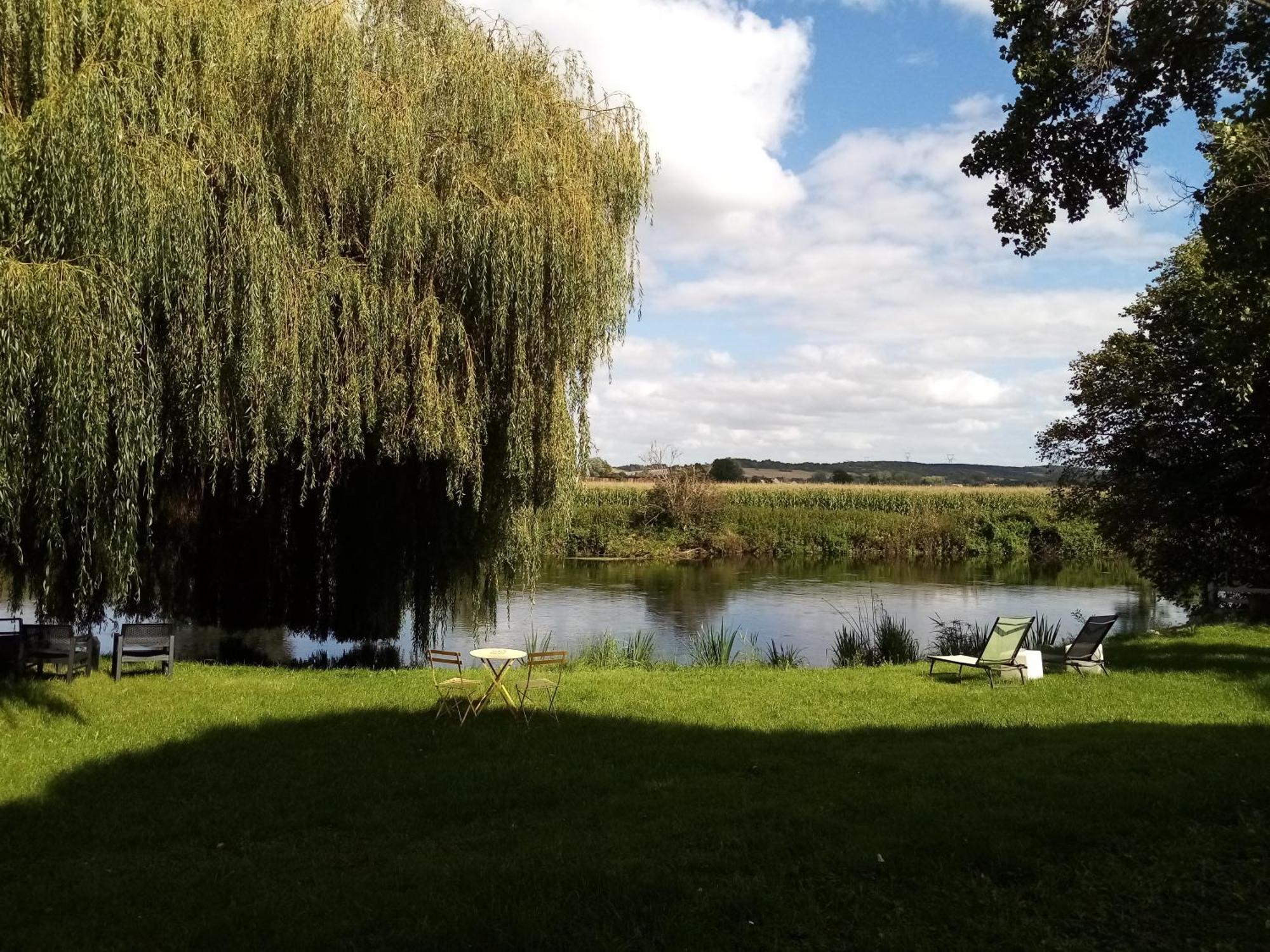 Havre De Paix Au Bords De L'Eure - Divers Hebergements Garennes-sur-Eure Bagian luar foto